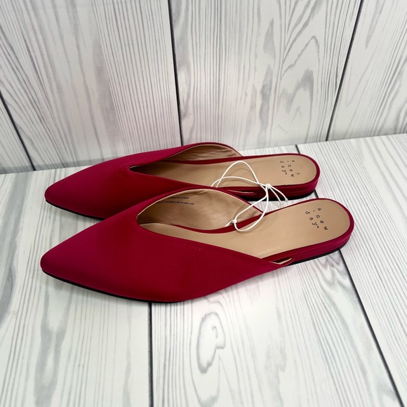 A New Day Pointed Toe Slippers - Picture 4 of 4